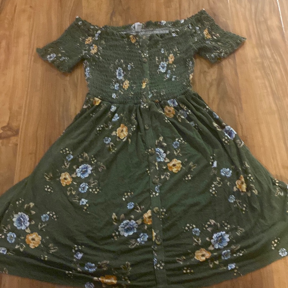 size med Green dress no rips or stains